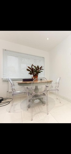 Cottage style round - style, dining