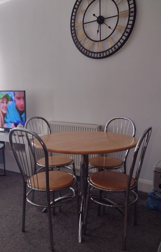 Round dining table - round, 4